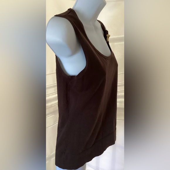NWT Size Large AUGUST SILK Brown Sleeveless Top with Gold Shoulder Accent - Picture 4 of 9